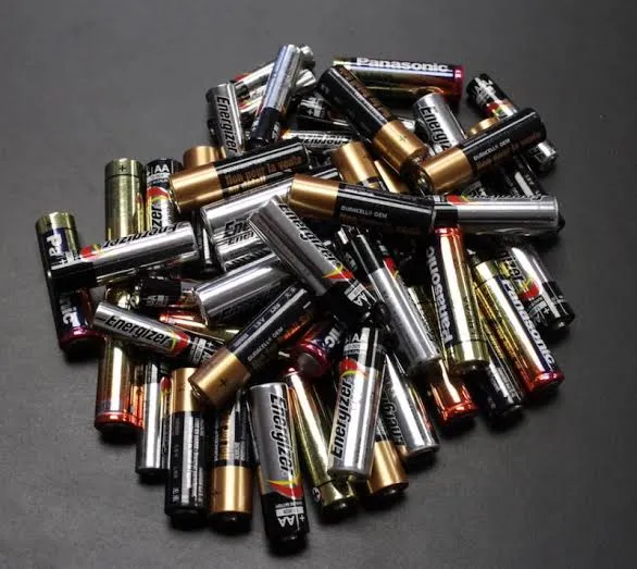Dry cell alkaline batteries